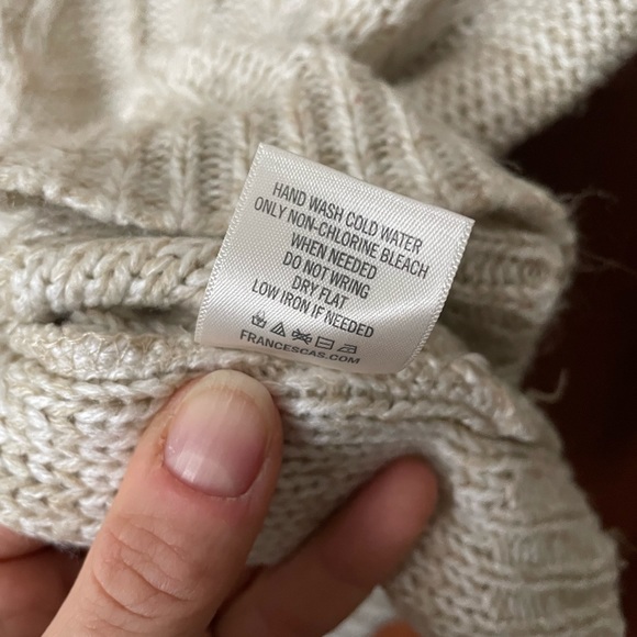 Cute cream colored lightweight sweater with detailed pattern - Picture 4 of 4